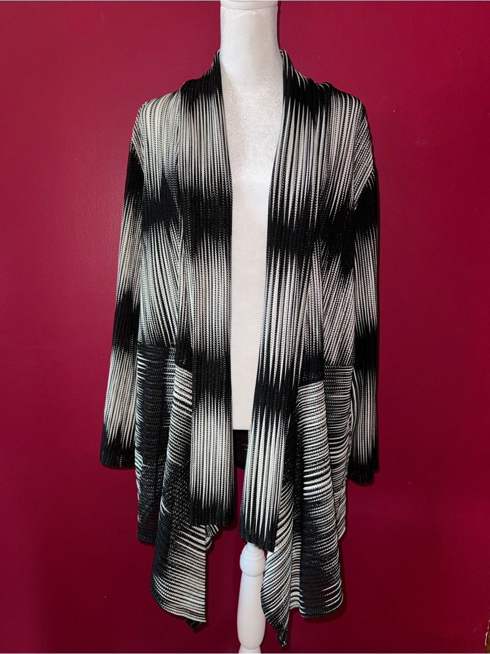 EUC Chico’s Travelers Black & White Open Front Drape Cardigan